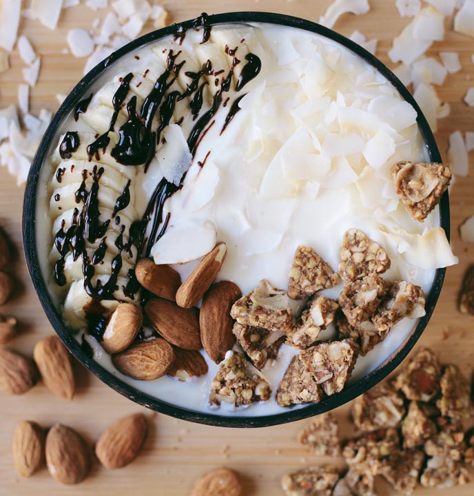 Recette Granola Bowl - Granola Coco Amande - Yaourt, banane, coco et cacao