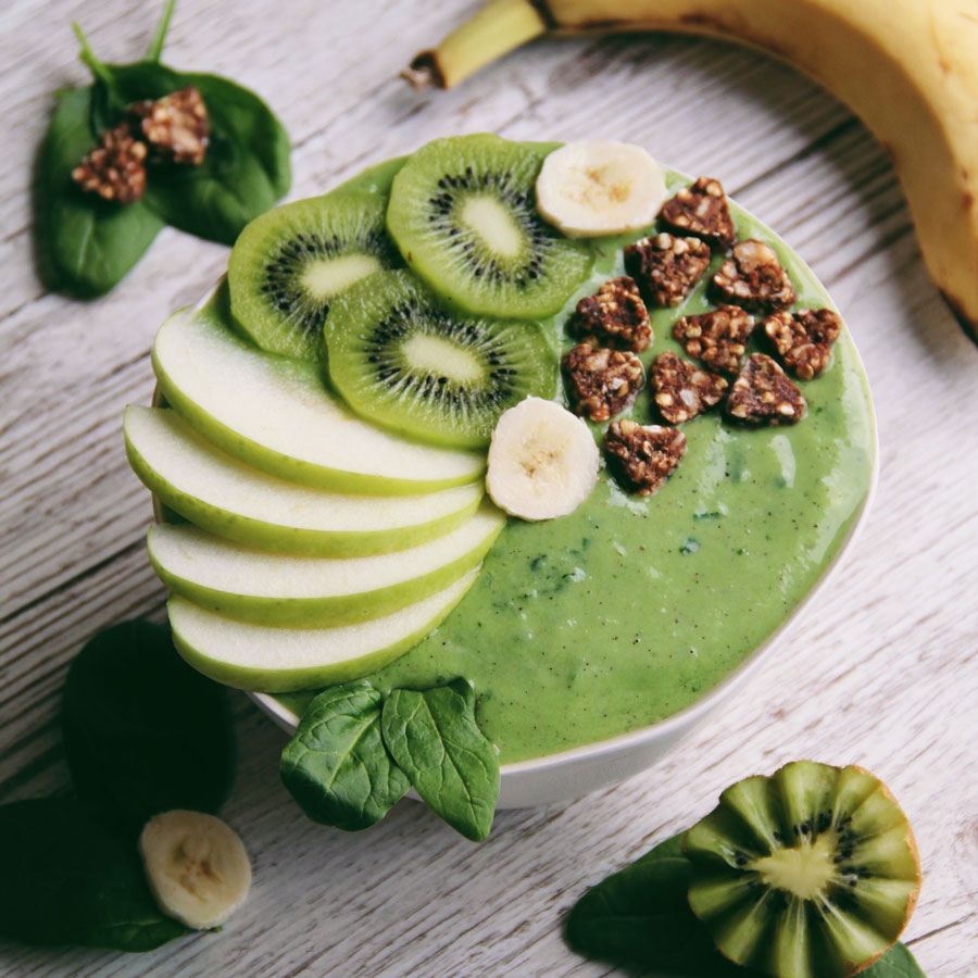 Snack Bio -Smoothie bowl vert kiwi banane granola bio