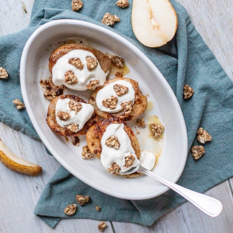 Recette vegan poires rôties au miel de thym - Les Fruits Détendus
